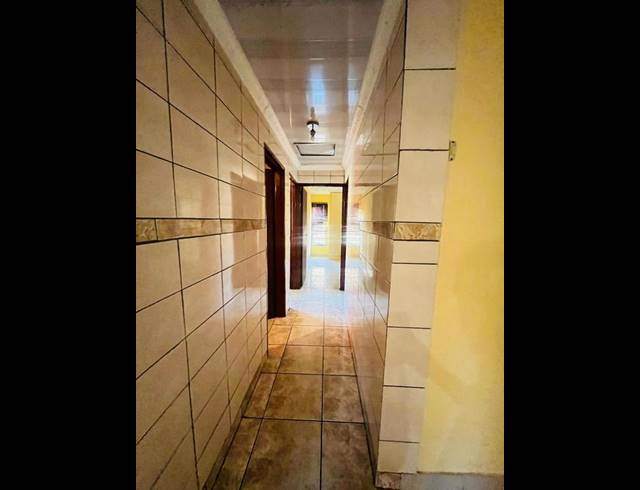 5 BEDROOM HOUSE FOR SALE IN ORMONDE VIEW